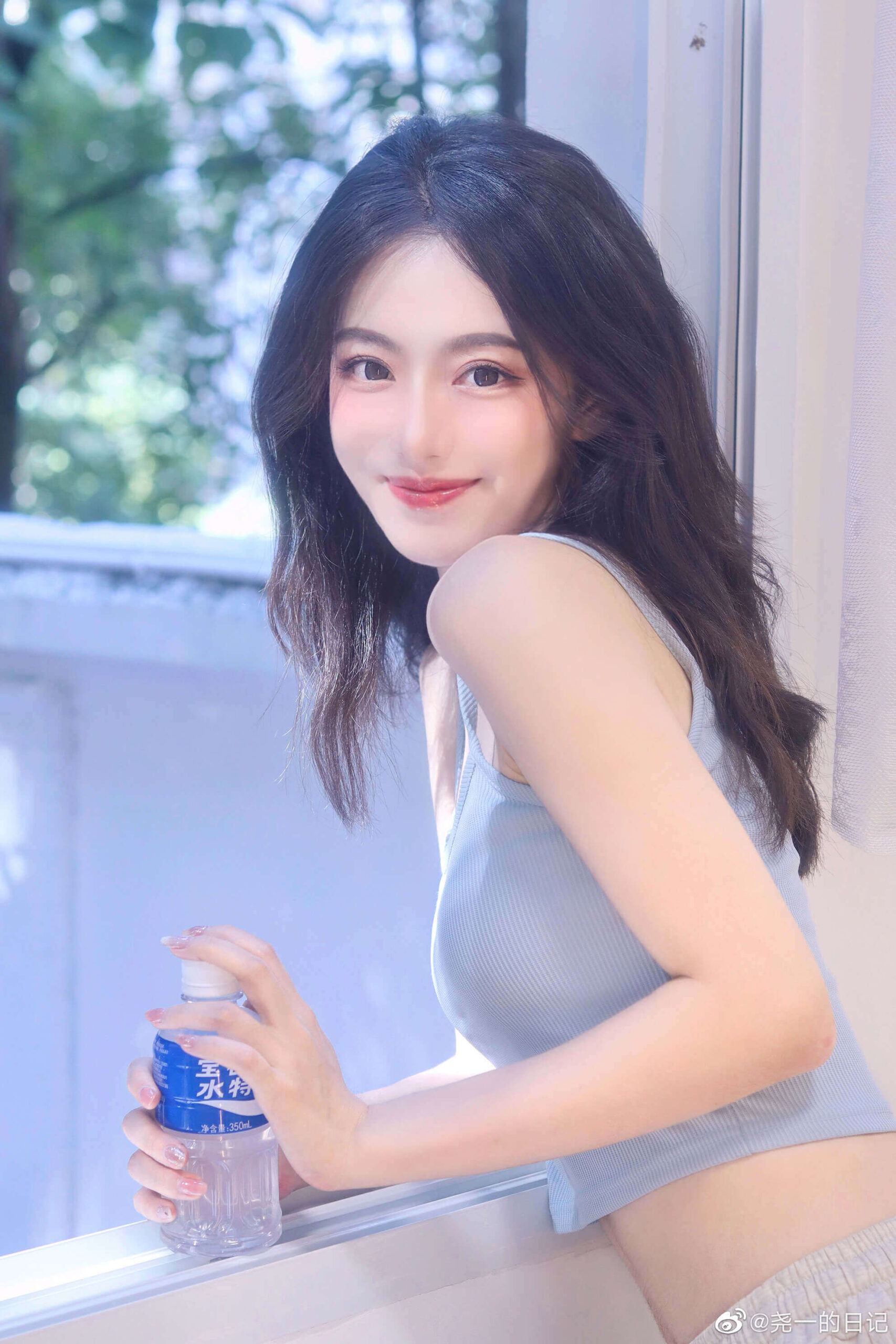 演唱会下长相清秀皮肤白皙爱笑的美女,尧一的日记