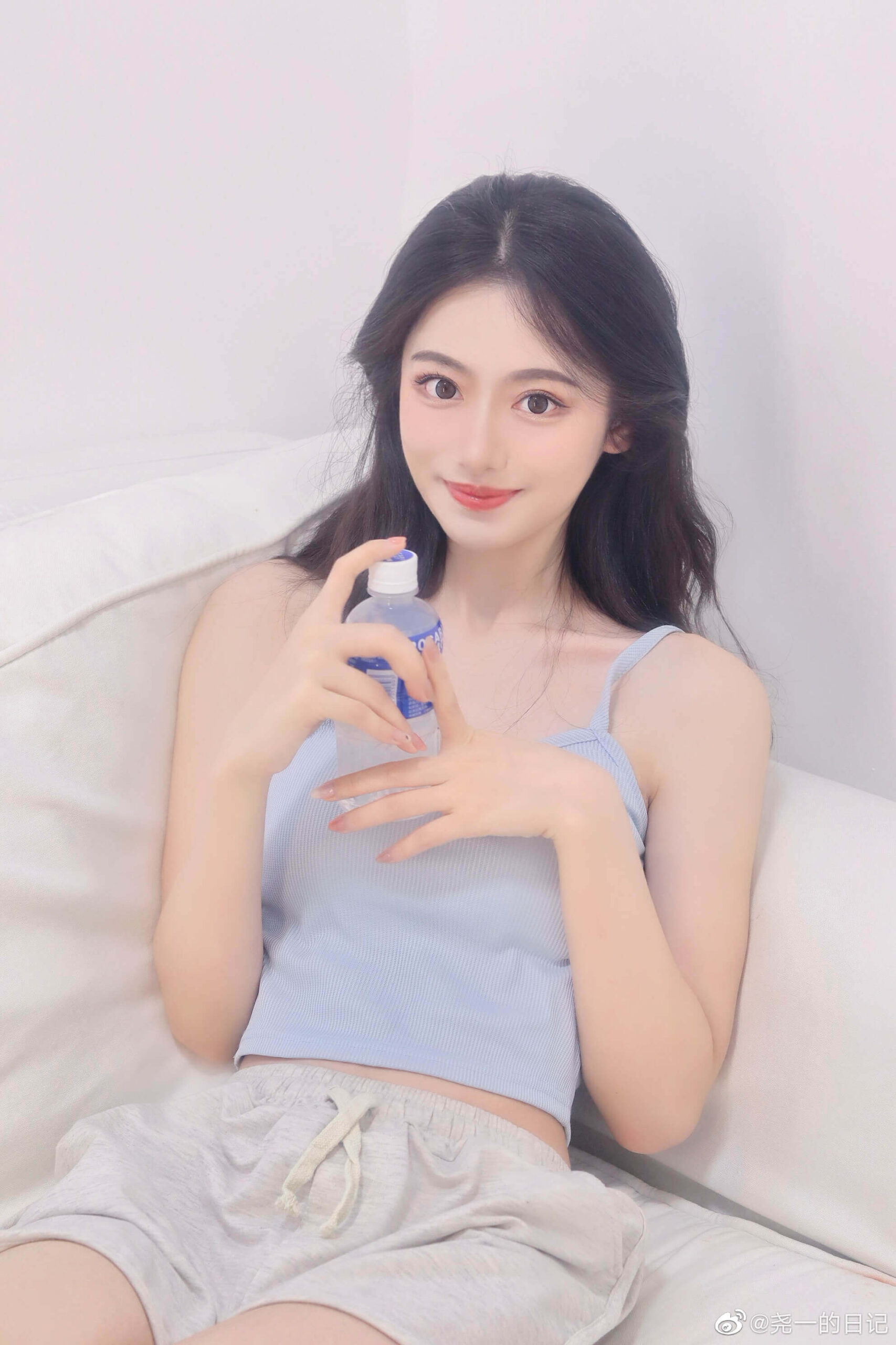 演唱会下长相清秀皮肤白皙爱笑的美女,尧一的日记