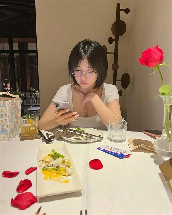 程女士外网ins被曝视频,内容玩的很花人设彻底崩塌