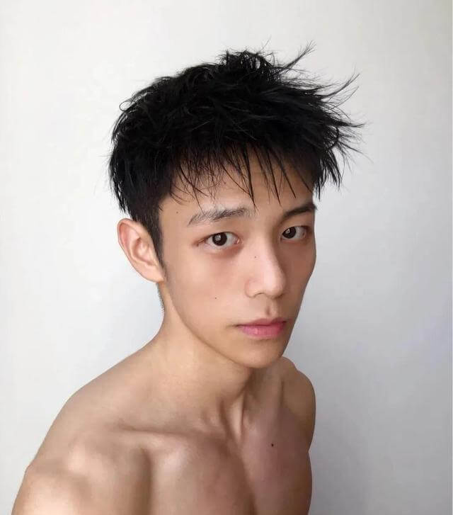 乐仔飞机事件视频,三个男人是什么梗