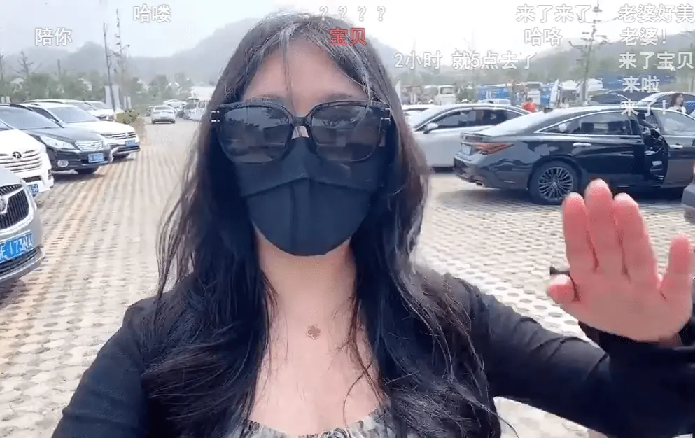 一条小团团户外直播身材曝光,网友:堪比写真一姐刘飞儿!