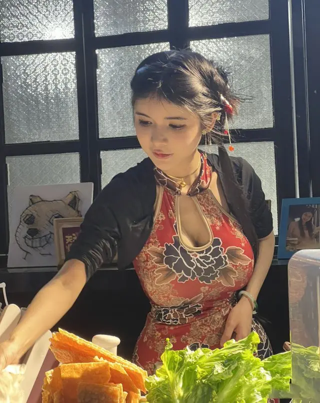 狗头萝莉回应被举报,穿着有曲线也不行 两个多月辗转3个城市