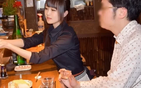 一之濑桃(一ノ瀬もも)服务员，讲的什么故事内容