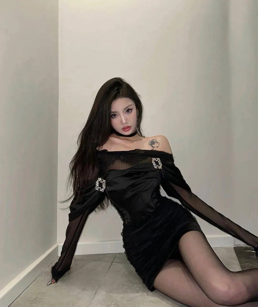 ins网红Audreyz_7大长腿生活照片,钟爱黑丝御姐风格