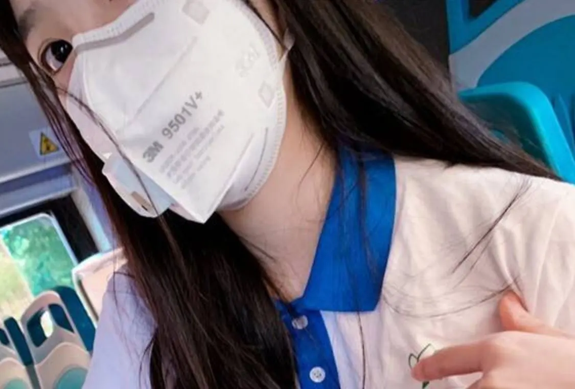 推特网红木木凉子坐公交后排吃视频完整版,讲的什么故事内容