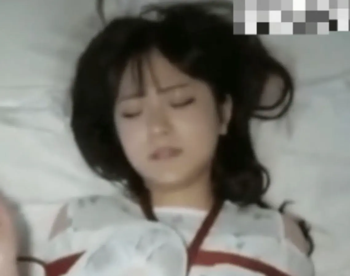 小鱼海棠被人睡的视频是真的吗,小鱼海棠32秒打扑克是什么瓜