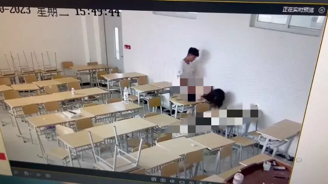 山东某学院情侣教室门事件,1分04秒完整视频