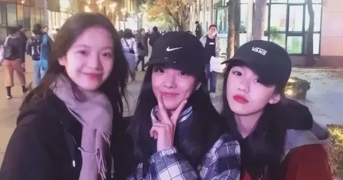 庄达菲和李庚希什么关系,庄达菲的父母是干什么的