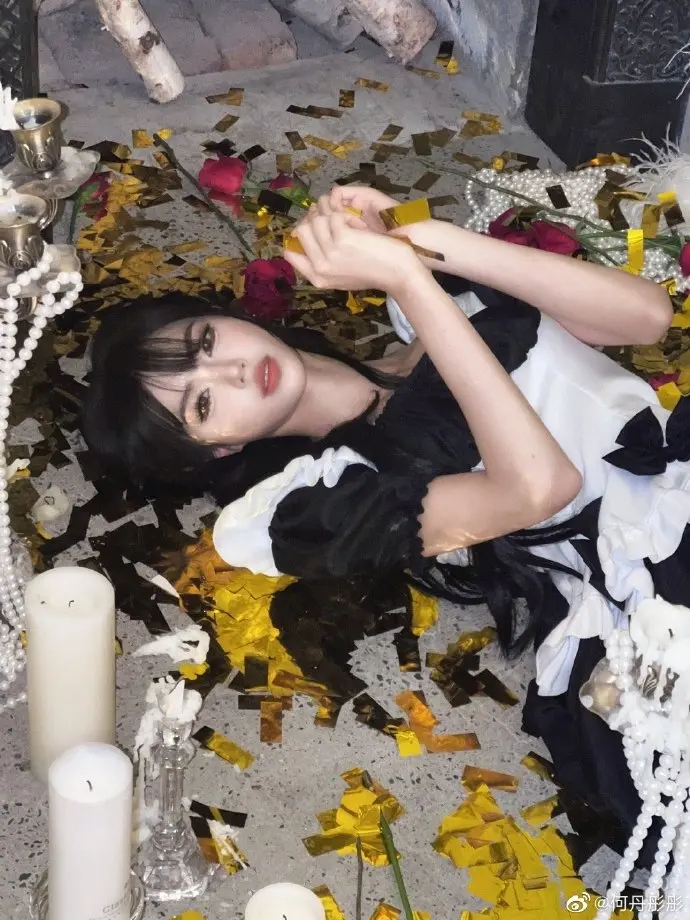 何丹彤cos女仆装,坏坏女仆小何登场