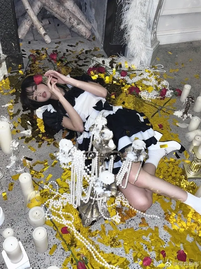 何丹彤cos女仆装,坏坏女仆小何登场