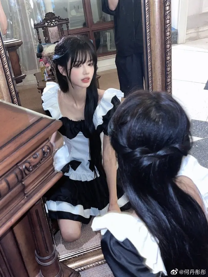 何丹彤cos女仆装,坏坏女仆小何登场