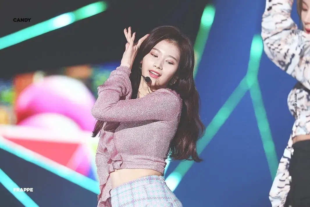 twice人气最高的sana人美身材好,个人资料照片
