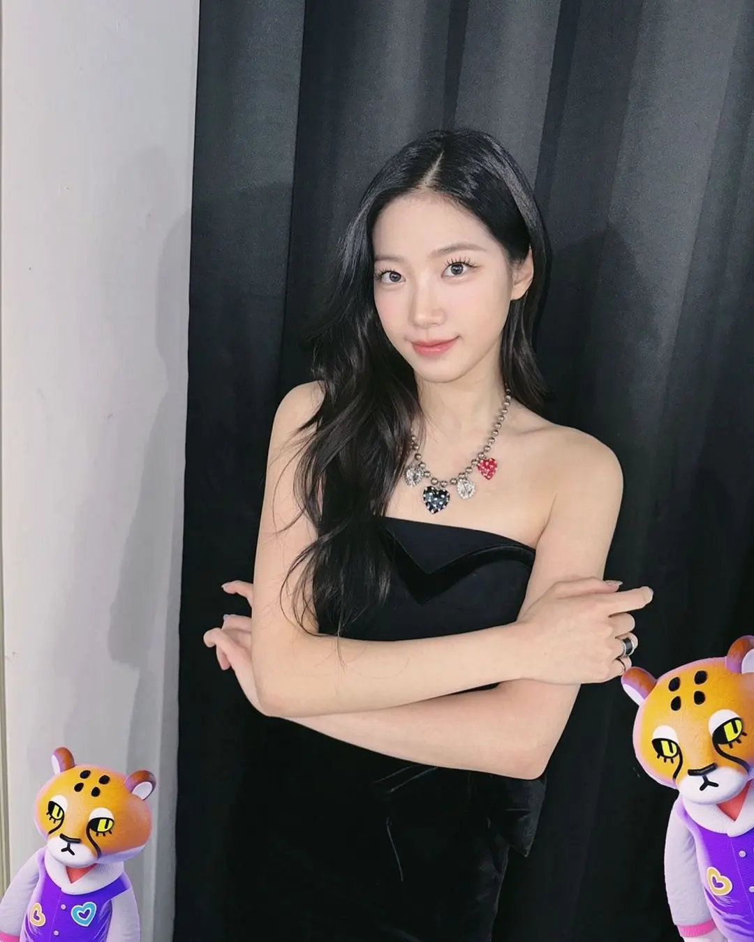 韩国女子LE SSERAFIM 成员中村一叶,让粉丝心动的清冷淡颜