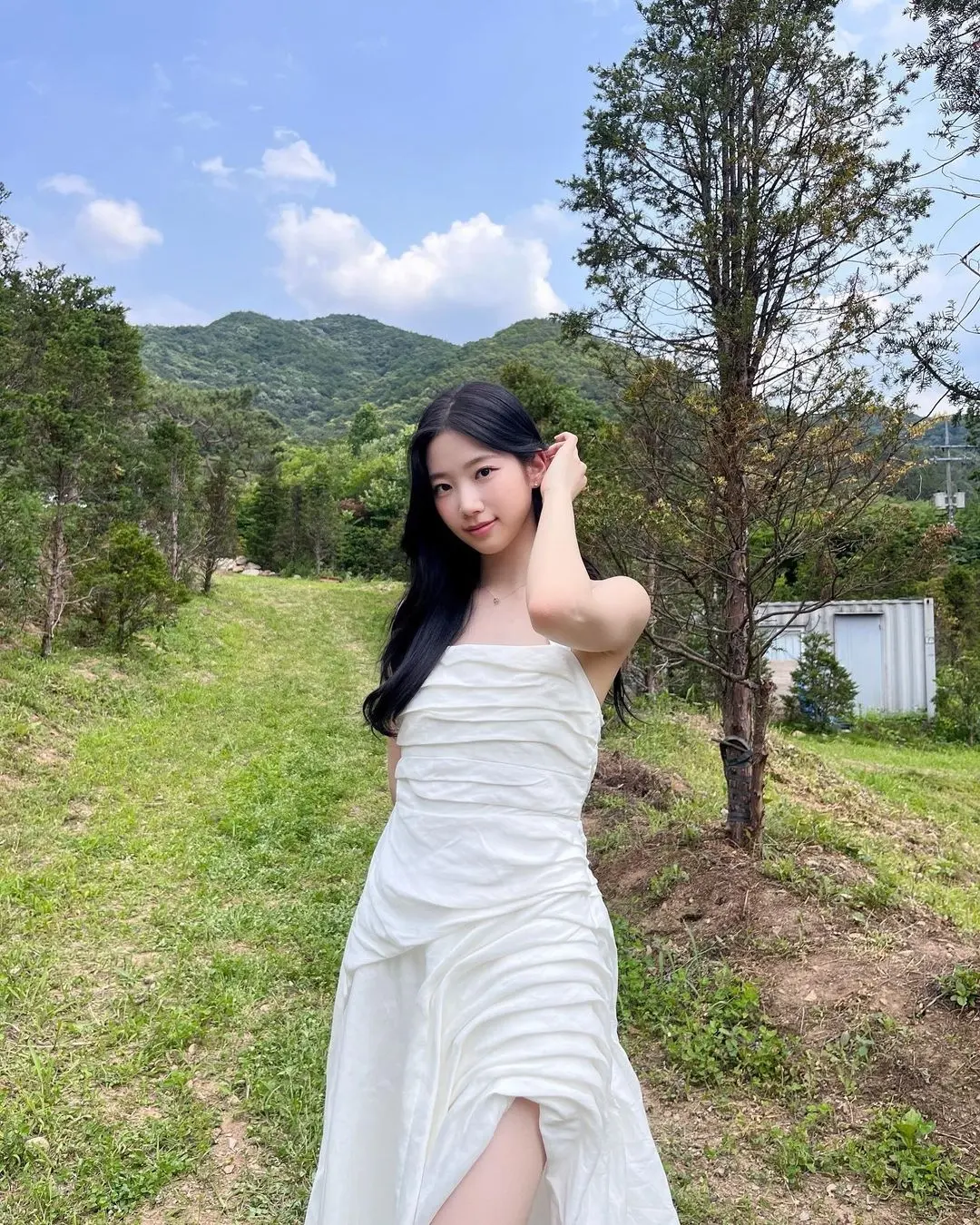 韩国女子LE SSERAFIM 成员中村一叶,让粉丝心动的清冷淡颜