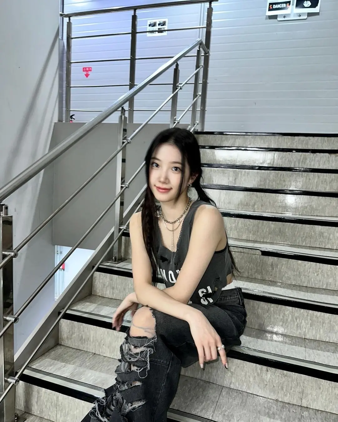 韩国女子LE SSERAFIM 成员中村一叶,让粉丝心动的清冷淡颜