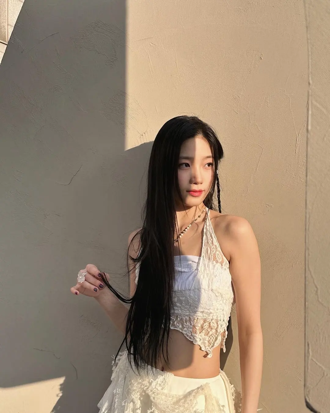 韩国女子LE SSERAFIM 成员中村一叶,让粉丝心动的清冷淡颜