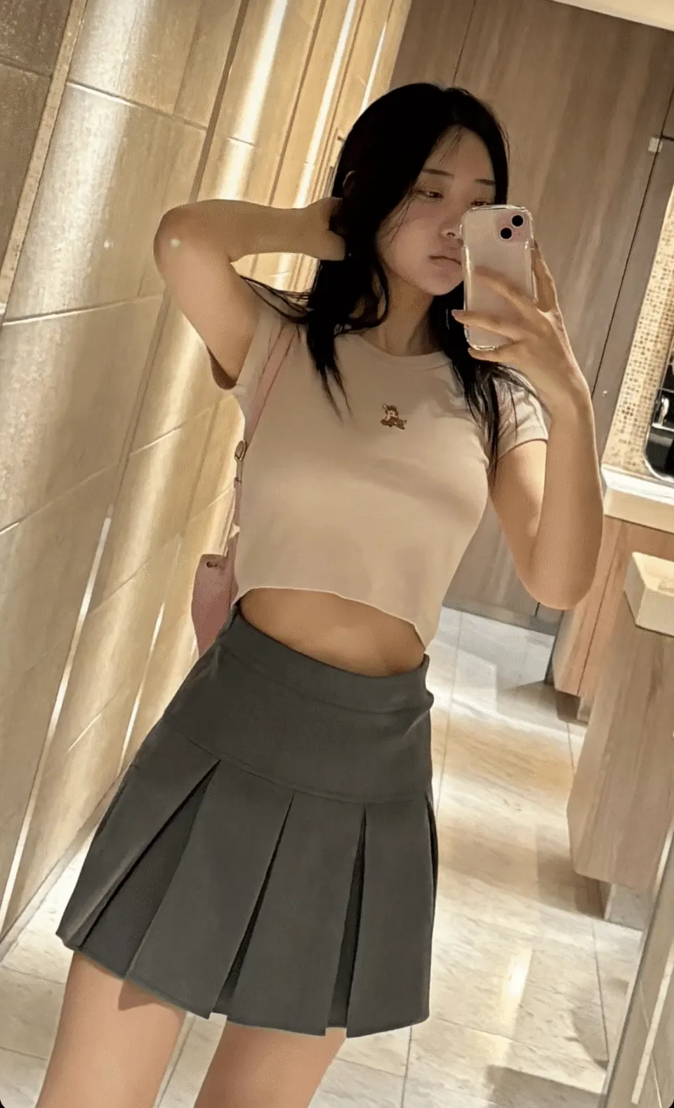 剑星女主体模申在恩ins美照:长腿细腰堪称女神