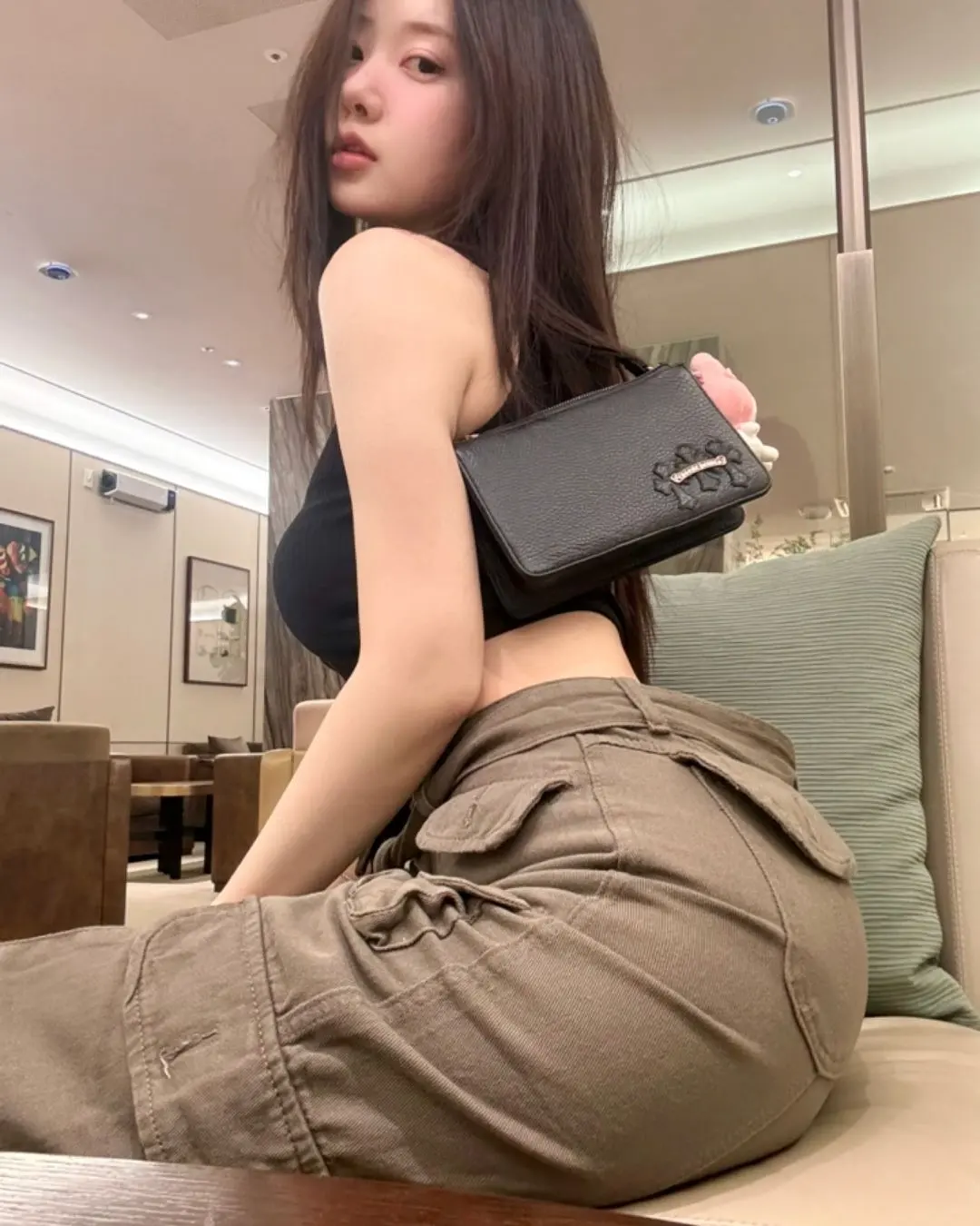 剑星女主体模申在恩ins美照:长腿细腰堪称女神