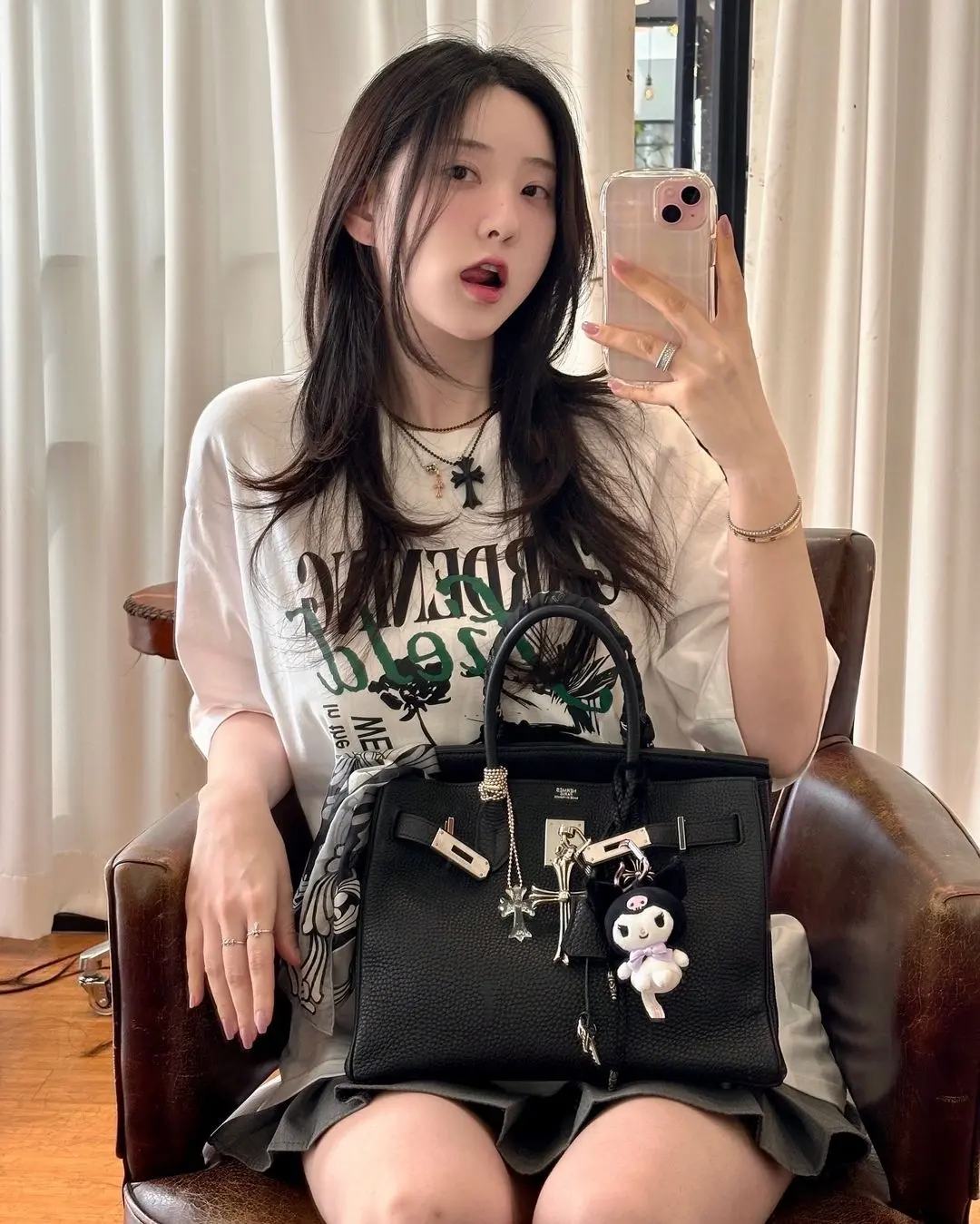 剑星女主体模申在恩ins美照:长腿细腰堪称女神