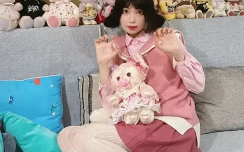 白丝jk二次元少女 莉娜熊粉丝cos