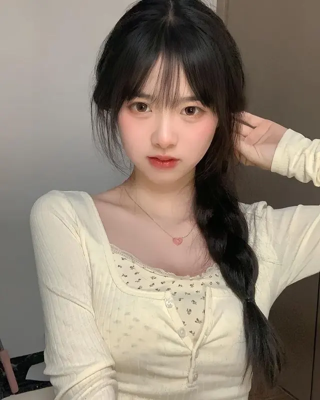 抖音网红鱼鱼酒个人日常写真照片