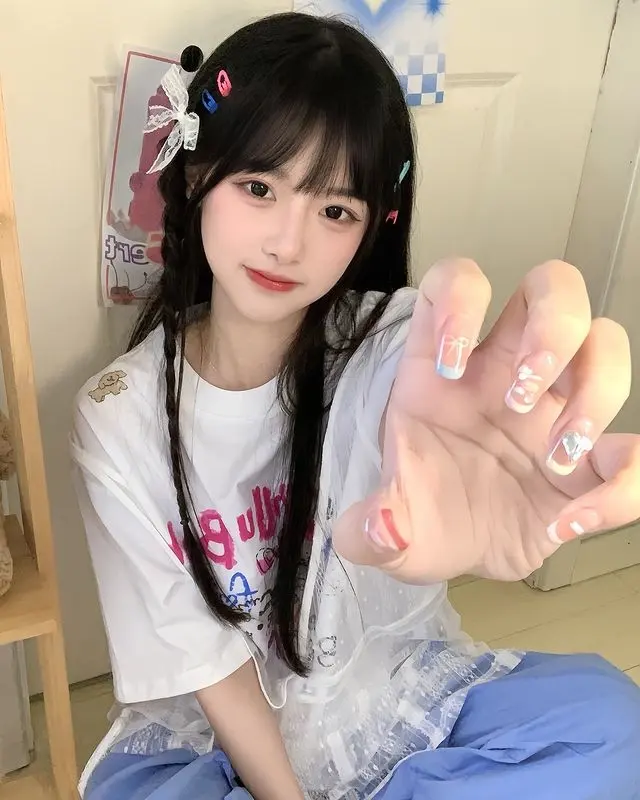 抖音网红鱼鱼酒个人日常写真照片