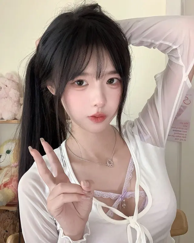 抖音网红鱼鱼酒个人日常写真照片