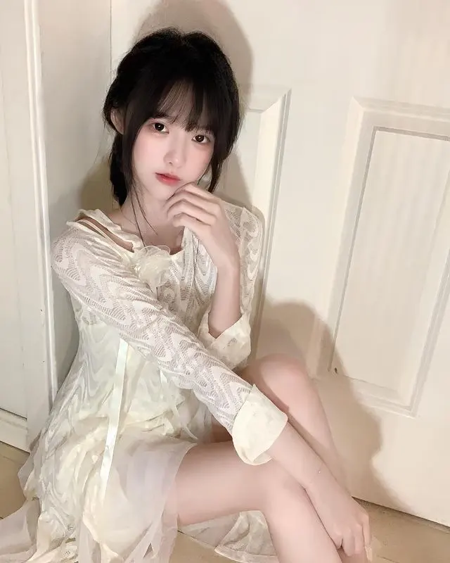 抖音网红鱼鱼酒个人日常写真照片