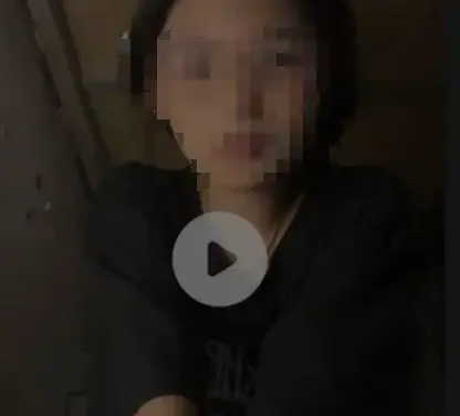 寝室黑衣服眼镜妹什么梗,宿舍黑衣服女孩视频是困困兔吗