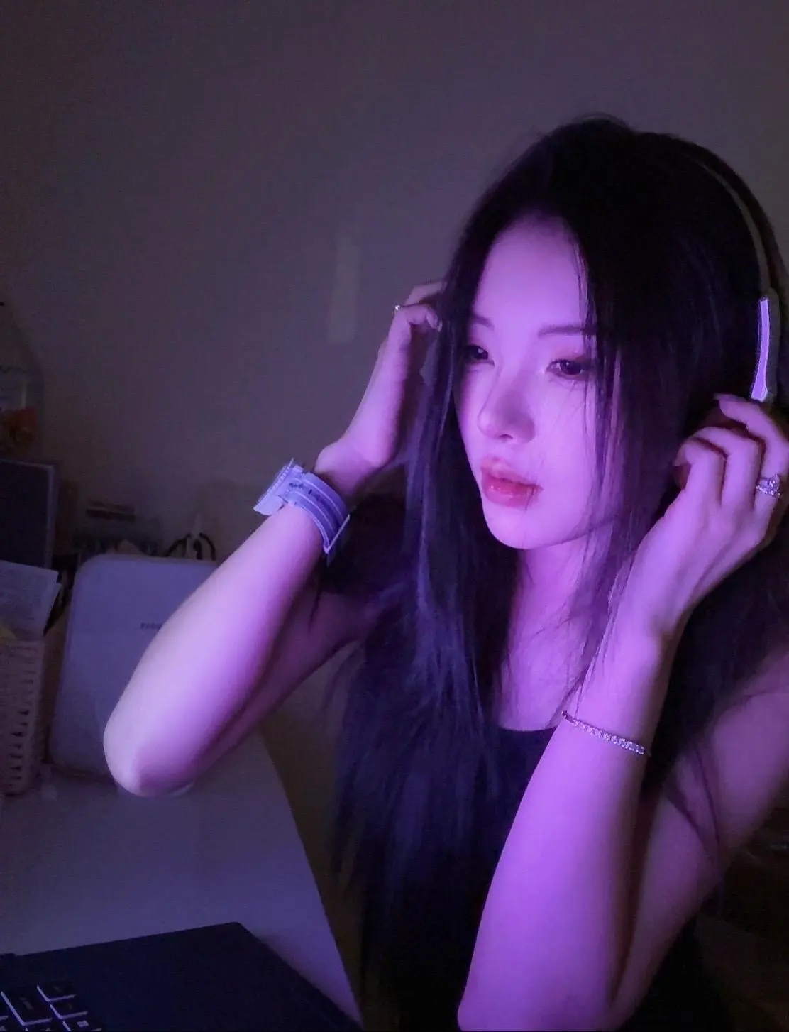 虎牙女主播酷萱照片高清,年轻漂亮身材好 主页视频一语成谶