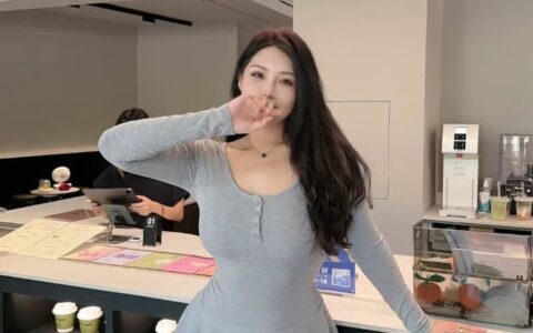 凹凸女BBwBBwBBwBBw自拍照分享