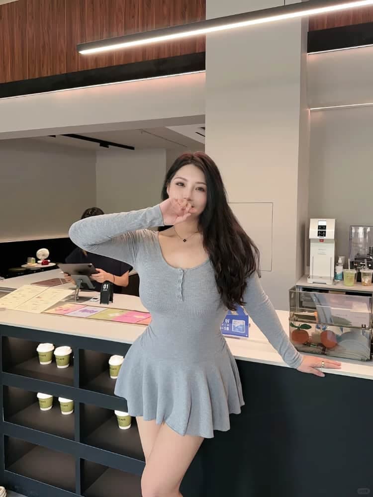 凹凸女BBwBBwBBwBBw自拍照分享