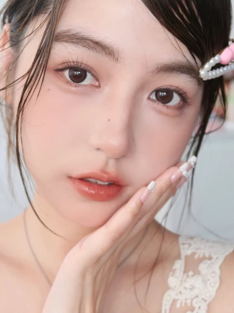 日本清新妹子裸妆图片，适合18岁以下用的护肤品