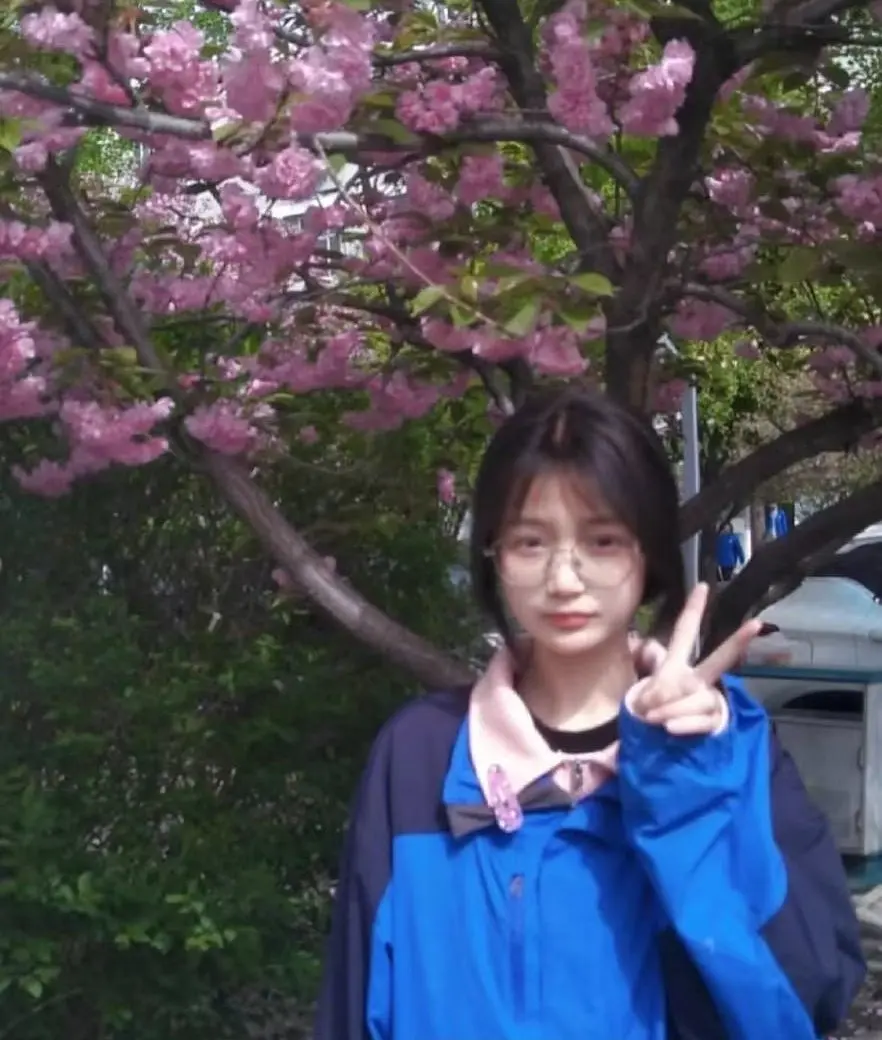 推特女网红奇迹manman,长相青涩疑似女高中生