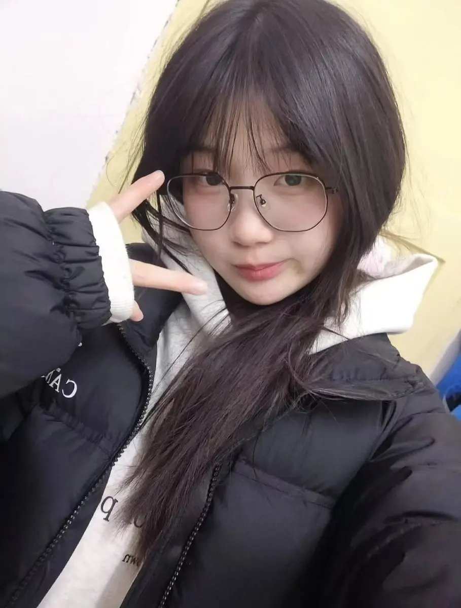 推特女网红奇迹manman,长相青涩疑似女高中生