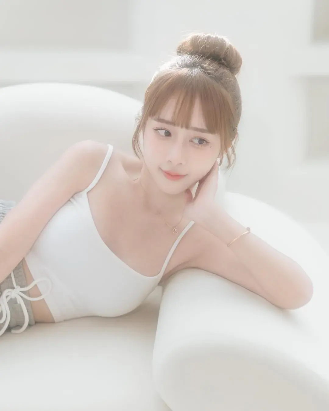 李依静 白丝tkvk一抬头,却望不见最爱旳脸庞